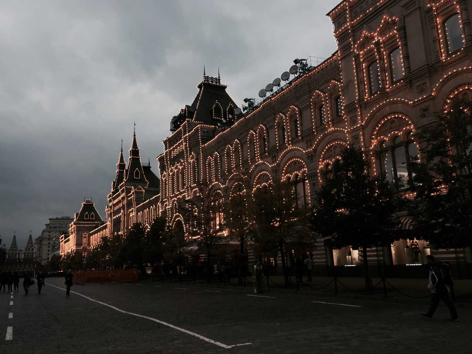 Москва ссылки. Красная площадь 3. ГУМ ночью. Красная площадь ночью ЦУМ. Москва красная площадь ночью около гума.