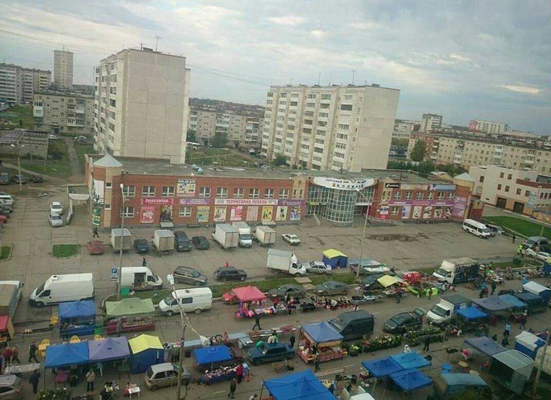 Колизей каменск. Колизей Каменск-Уральский. ТЦ Колизей Каменск-Уральский. Каменская 85 Каменск-Уральский. Каменская, 85 магазин.